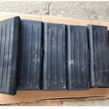 攤鋪機350長分體膠塊#800358849 攤鋪機350長分體膠塊#800358849